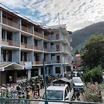Sarthak Resorts-Reside In Nature With Best View, 9 Kms From Mall Road Manali