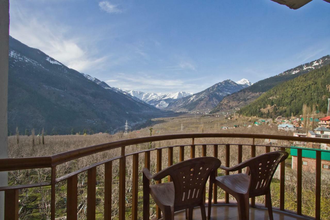 Resort Sarthak Resorts-reside In Nature With View, 9 Kms From Mall Road Manali (Himachal Pradesh)